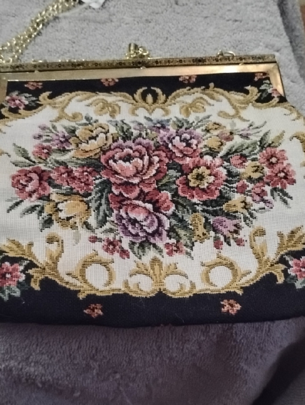 Vintage Floral Tapestry Crossbody Bag in Multicolor